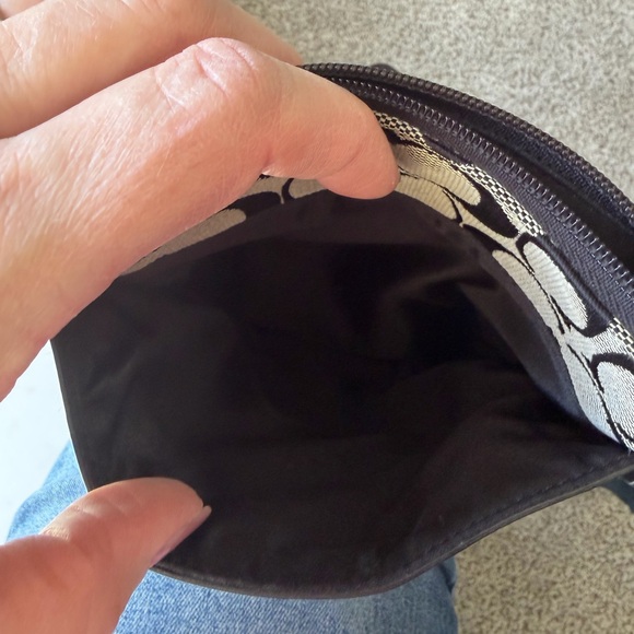 Gorgeous COACH Black & Gray Signature Crossbody. Very clean EUC - Picture 6 of 13